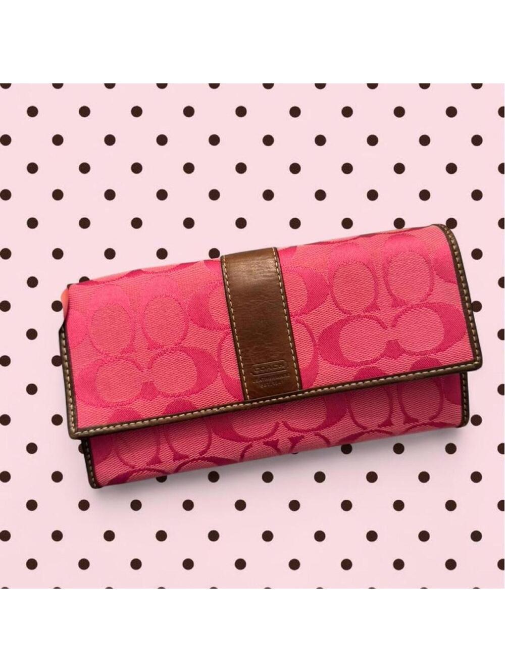 COACH Pink Leather Trifold Wallet 🌸